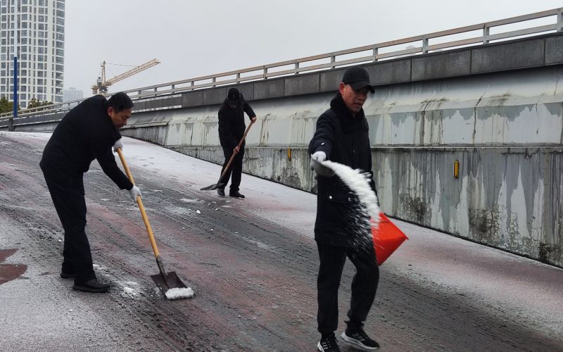 常运集团积极应对雨雪冰冻天气保障旅客出行安全